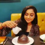Smruthi Venkat Instagram - #happinessisdesserts #eatingmakesmehappy #highfood #lovedessert #hotchocolatebrownie #chocotherapy #foodie ♥️ @gossipbistro