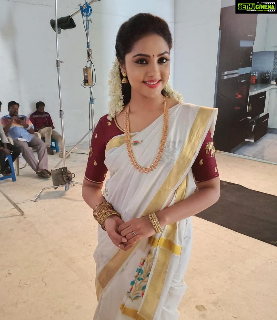 Smruthi Venkat Instagram - #onamashamsakal ✨