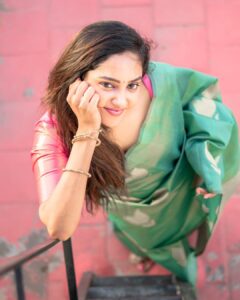 Smruthi Venkat Instagram - Saree after a long time 😻

Saree @swarnasaris 

Pc @mithunksairam 

#saree #mondaymotivation #sareelove #traditional #tamilponnu