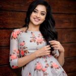 Smruthi Venkat Instagram - All wonders you seek are within yourself ✨ Pc @kiransaphotography @sathish_pro @teamaimpro H&M @chisellemakeupandhair WARDROBE @theanarkalishop_official