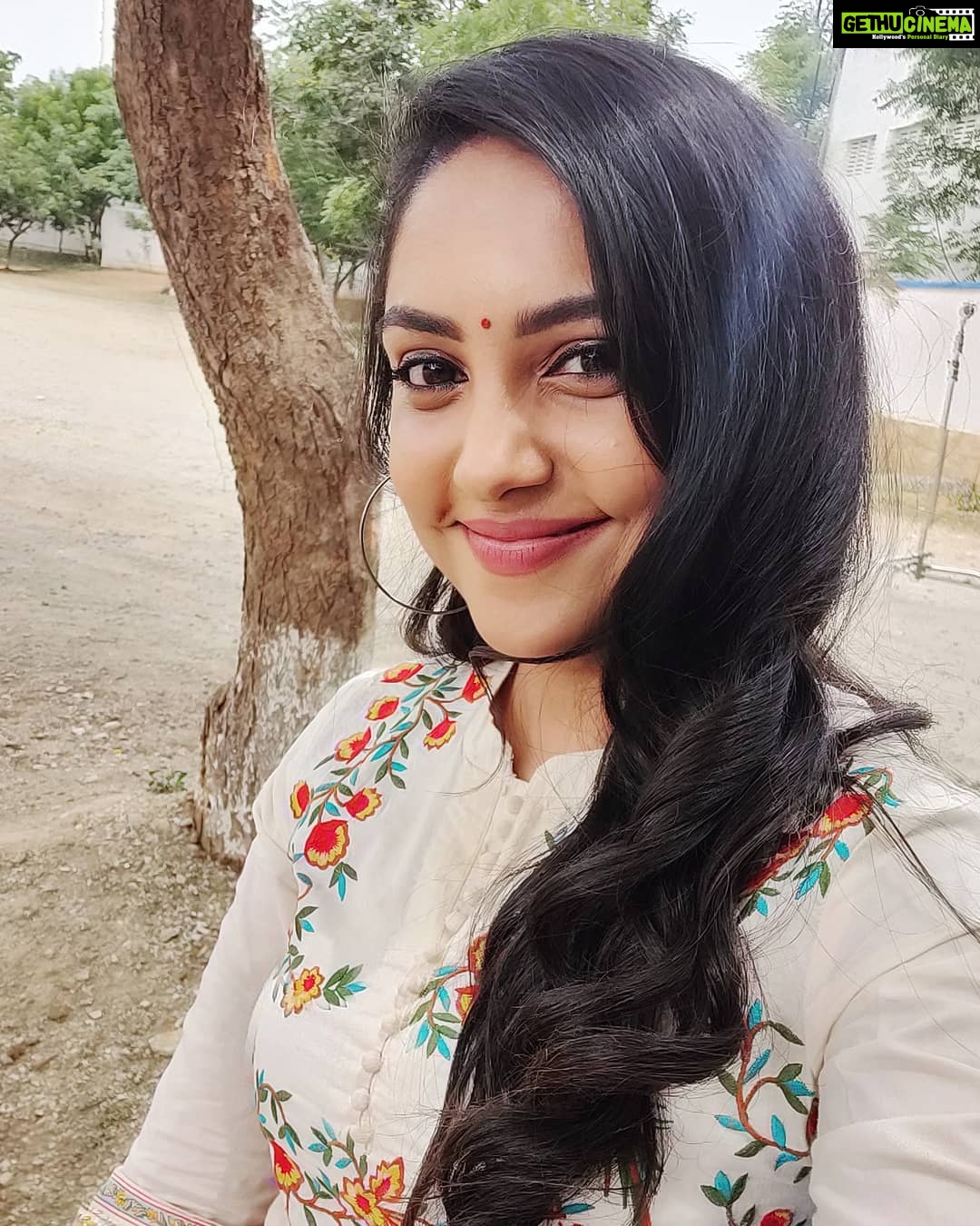Smruthi Venkat Instagram - #happymonday ✨