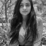 Smruthi Venkat Instagram - Black and White done right ✅ Pc @thetravelleraa