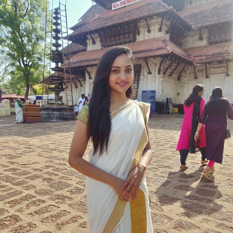 Smruthi Venkat Instagram - God has a plan trust it, live it and enjoy it ✨ #godsowncountry #positivevibes #templevisit #tiredbuthappy 🥰 Vadakkunnathan Temple