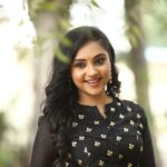Smruthi Venkat Instagram - Whatever comes in my way, I take it with smile 😊