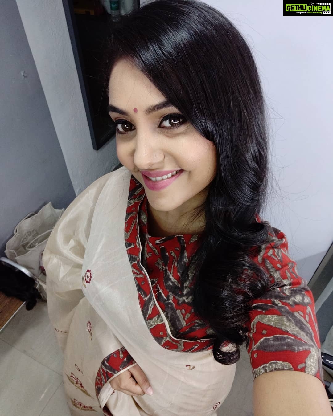 Smruthi Venkat Instagram - #sareeselfie 💓