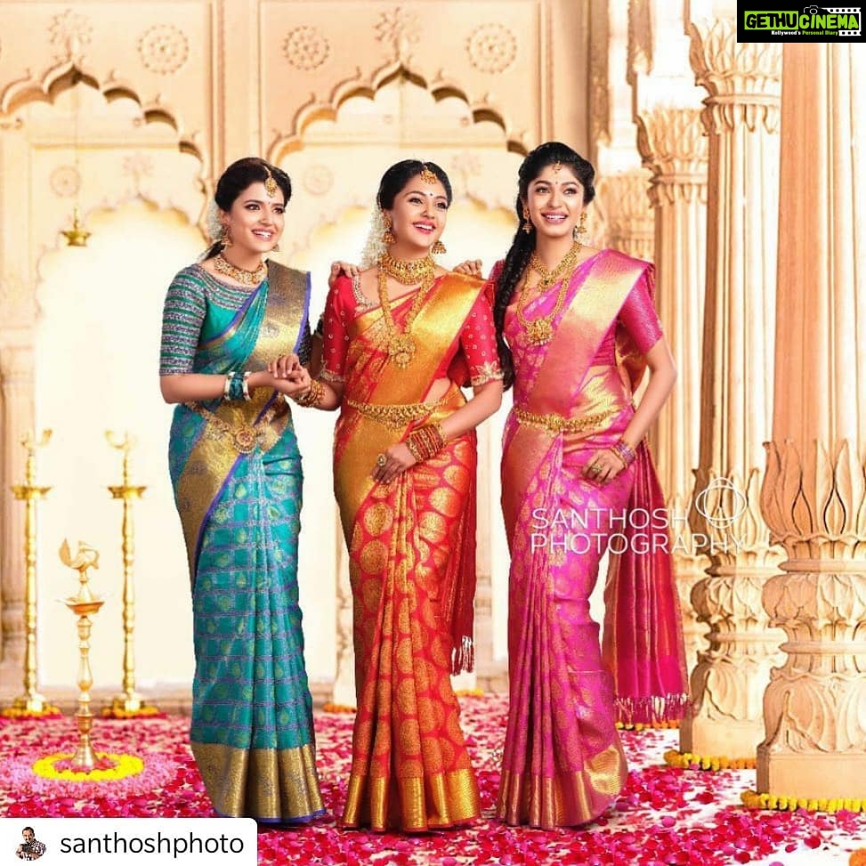 Smruthi Venkat Instagram - #bridalaffair #beingbride #shootmode ✨💥 For skc salem ✨ Pc @santhoshphoto Hairstyle @hairstylistkumar Mua @makeupramchennai