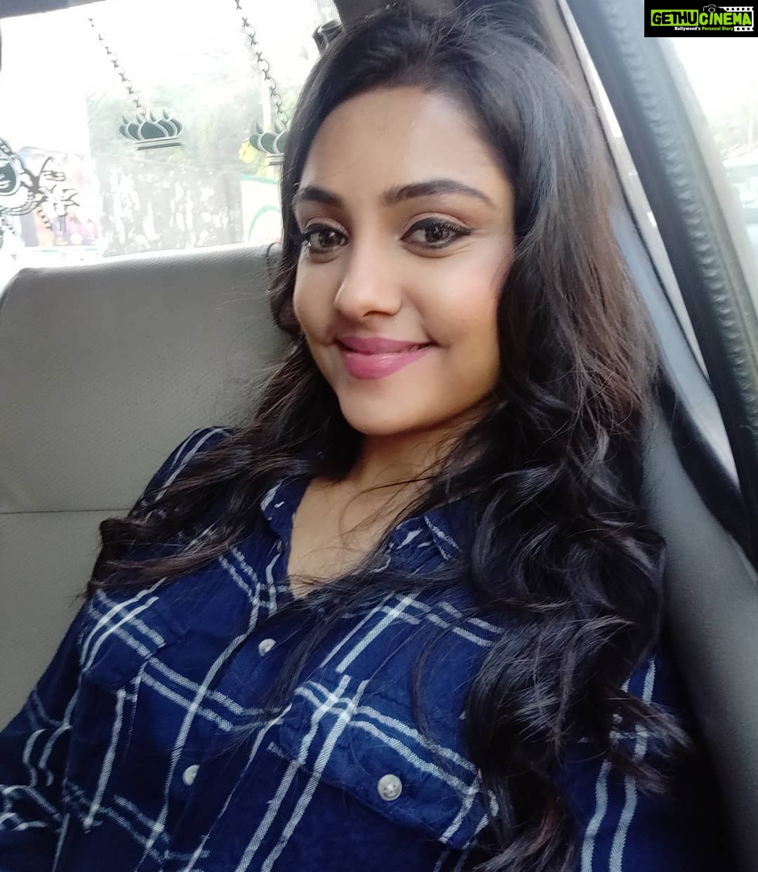 Smruthi Venkat Instagram - #happywednesday ✨