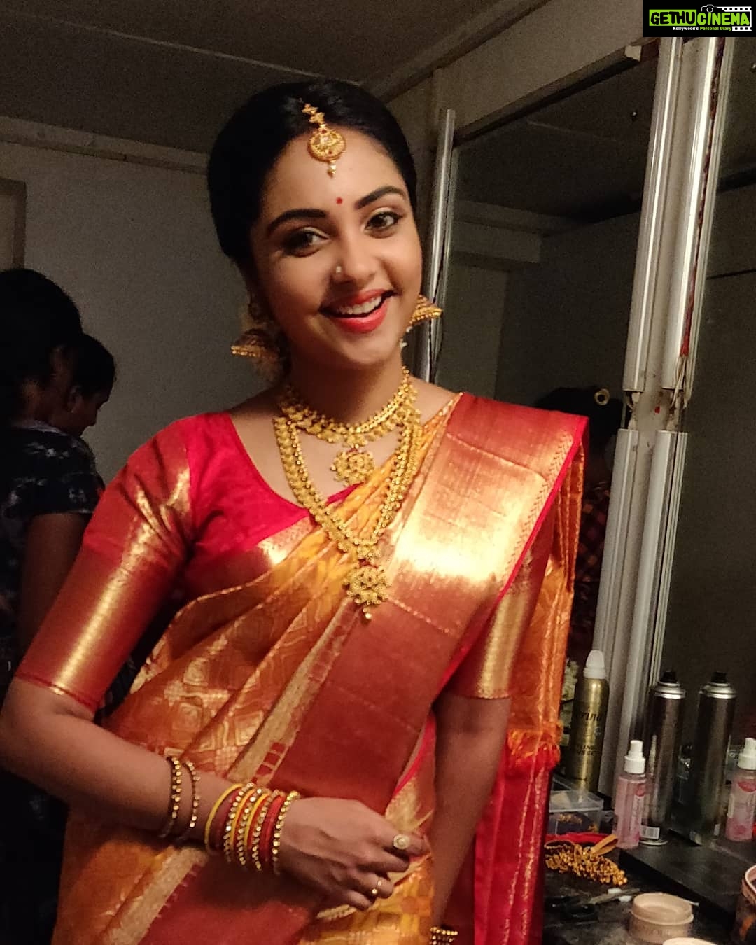 Smruthi Venkat Instagram - இனிய தமிழ் புத்தாண்டு நல்வாழ்த்துக்கள் 😊 H&m @reenapaiva 💓