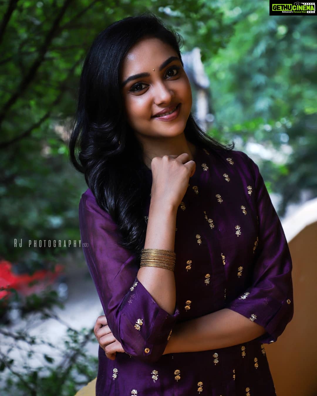 Smruthi Venkat Instagram - Always Wear a simple smile ✨ PC @__naked_eyes__ H&m @leandra_bombshellmakeup