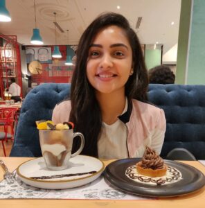Smruthi Venkat Instagram - Movie and desserts kinda day 🥰 ✨