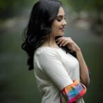 Smruthi Venkat Instagram - #candid @sathish_pro Pc @kiransaphotography H&M @chisellemakeupandhair Wardrobe @theanarkalishop