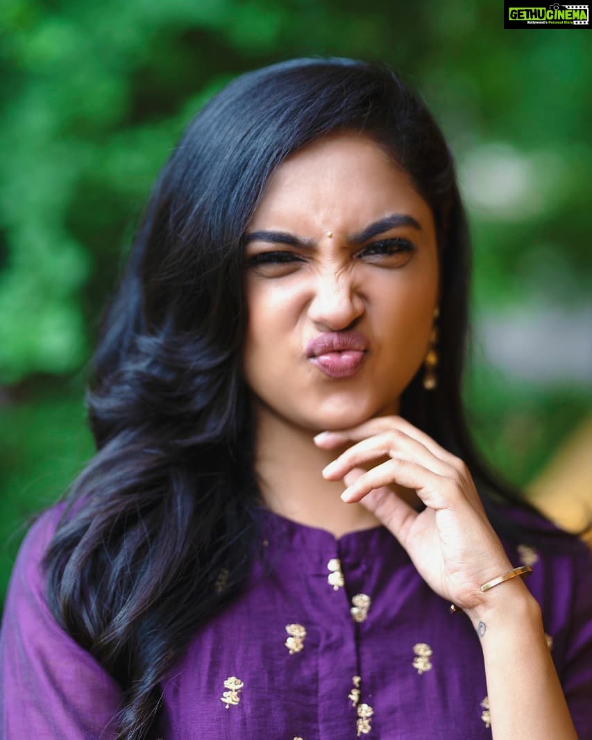 Smruthi Venkat Instagram - Being naughty makes life a lot more fun 😜😝🤭 Pc @iam_just_a_common_man H&M @leandra_bombshellmakeup
