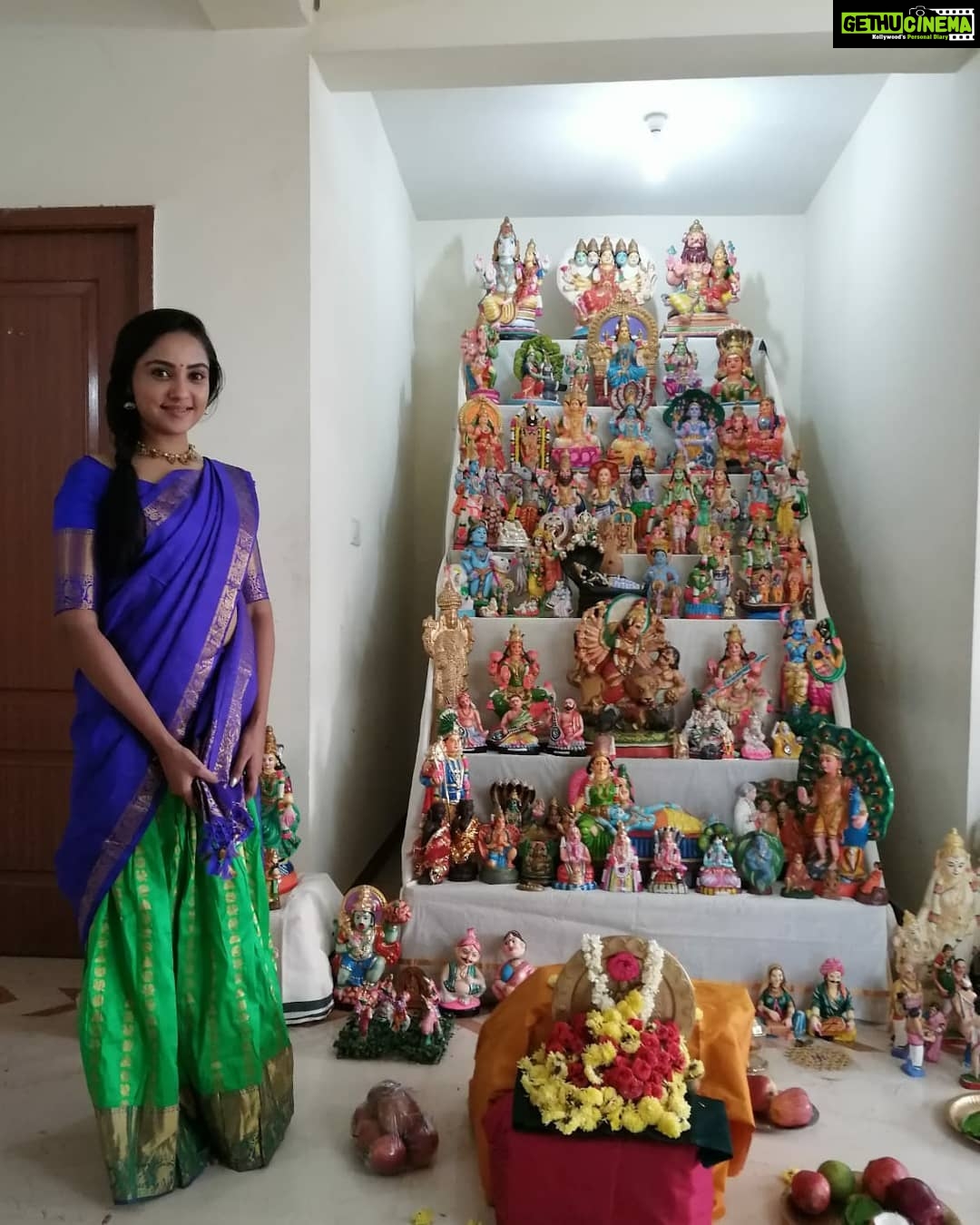 Smruthi Venkat Instagram - Let this navratri bring you eternal peace and happiness ✨ #navaratri #golu 🙏🏻
