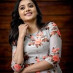 Smruthi Venkat Instagram - It is a good place when you have hope ✨ @sathish_pro @teamaimpro Pc @kiransaphotography H&M @chisellemakeupandhair Wardrobe @theanarkalishop_official