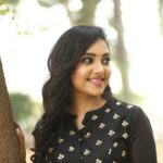 Smruthi Venkat Instagram - Whatever comes in my way, I take it with smile 😊