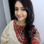 Smruthi Venkat Instagram - #sareeselfie 💓