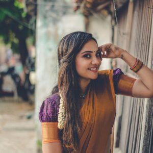 Smruthi Venkat Instagram - 🧡

📸 @mithunksairam 
H&M @makeupandhairbyrehana 
Wardrobe @ivalinmabia 

#dhavani #traditional #halfsaree #tamilponnu