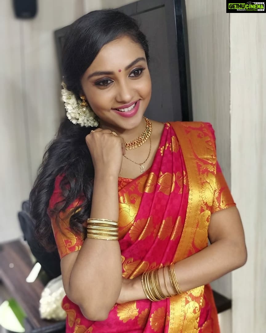 Smruthi Venkat Instagram - #sareeswag 💥 Mua @makeupgiribabu
