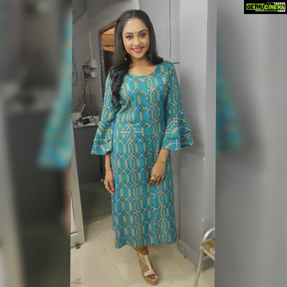Smruthi Venkat Instagram - #sundayoutfit #work #posepose ✨