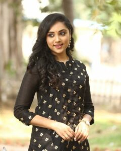 Smruthi Venkat Instagram - At thadam press meet ✨ #thadam Mua @luxefacebyanitha 🥰