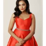 Smruthi Venkat Instagram - There's a shade of red for woman ✨ Mua @preethiartistry Hair @jayashree_hairstylist Pc @deepak_durai_photography 🥰