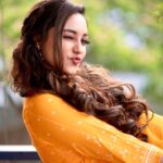 Smruthi Venkat Instagram - #tuesday Have a bright and a happy week ahead ✨ Wardrobe @label_orchid Photography @karthipalaniappan.photography H&M @radha_makeup_artist Earrings @new_ideas_fashions