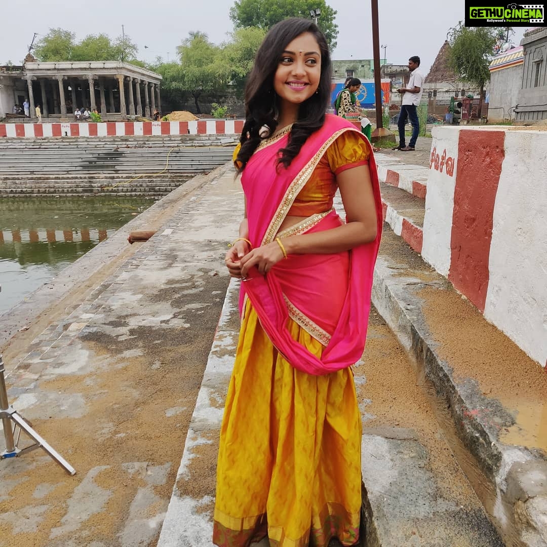 Smruthi Venkat Instagram - #dhavani #tamil #work #shooting #smruthivenkat ✨