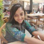 Smruthi Venkat Instagram - #simple #smiles #oneplus6 ✨ pc @abhilashsekar