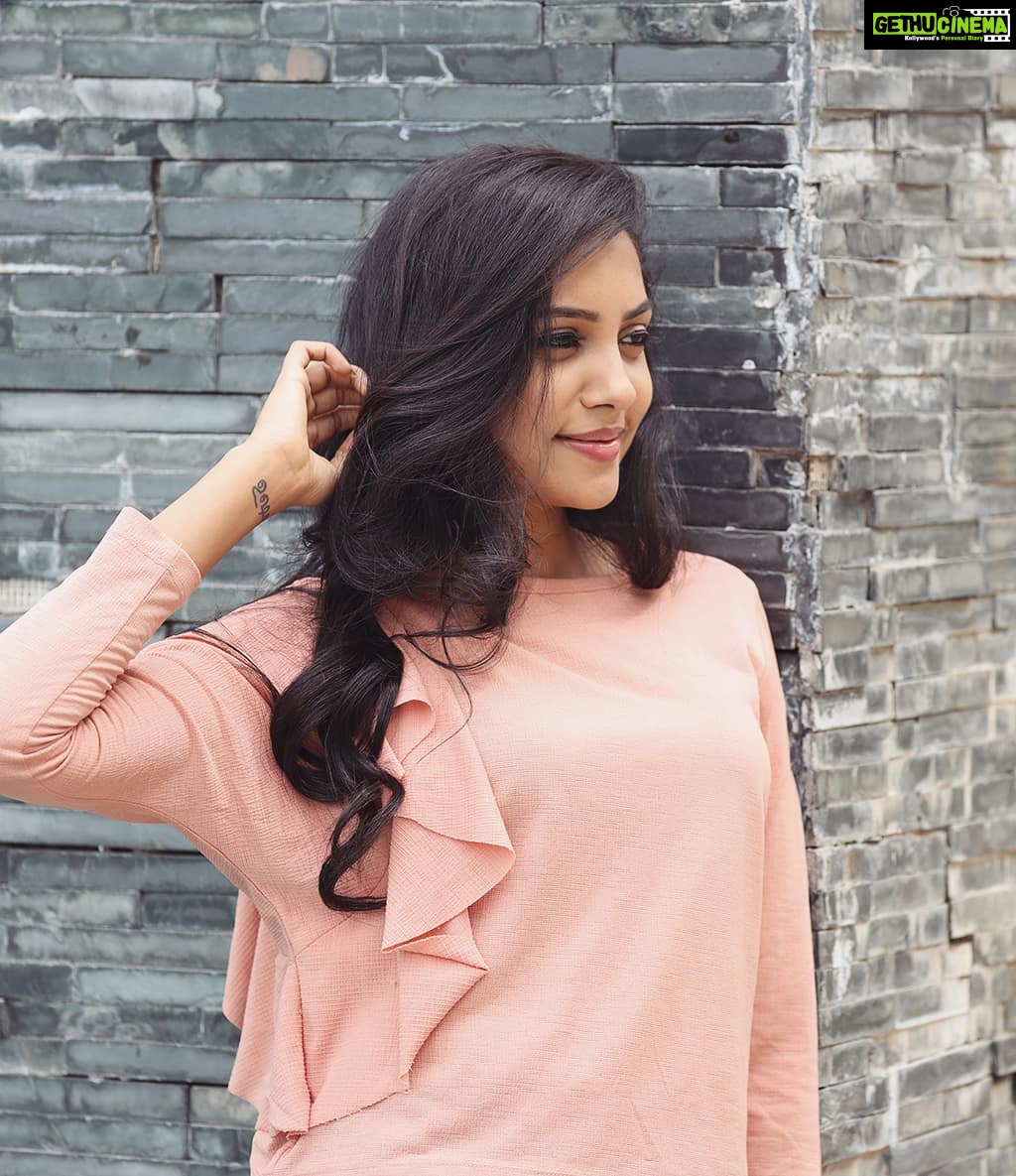 Smruthi Venkat Instagram - #casual ✨ h&m @thasiliya_shanthini 💕