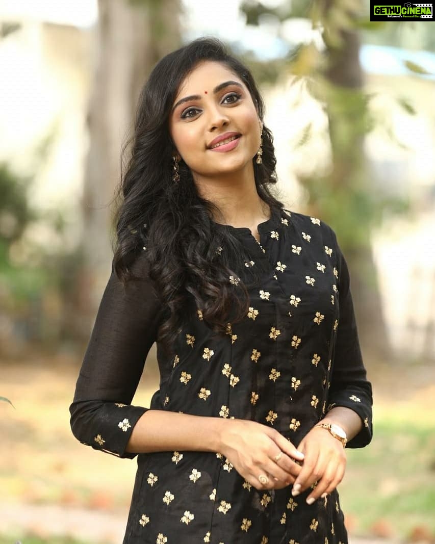 Smruthi Venkat Instagram - At thadam press meet ✨ #thadam Mua @luxefacebyanitha 🥰