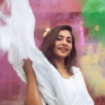 Smruthi Venkat Instagram - #happyholi ✨ #holi #color #fun Pc @mithunksairam