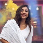 Smruthi Venkat Instagram - #happyholi ✨ #holi #color #fun Pc @mithunksairam