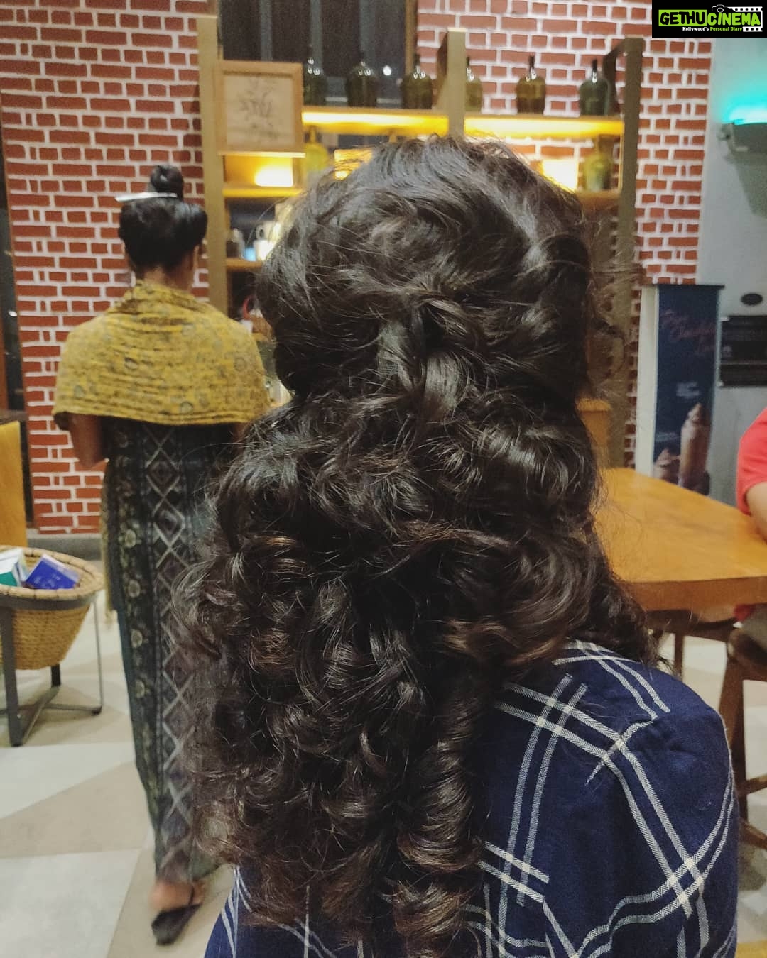 Smruthi Venkat Instagram - #goodhairday ✨ Hairstyling @vurvesalon
