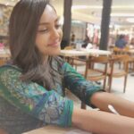 Smruthi Venkat Instagram - #simple #smiles #oneplus6 ✨ pc @abhilashsekar