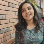 Smruthi Venkat Instagram - #simple #smiles #oneplus6 ✨ pc @abhilashsekar