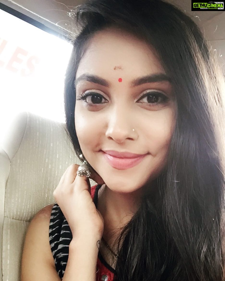 Smruthi Venkat Instagram - #selfiesaturday ✨