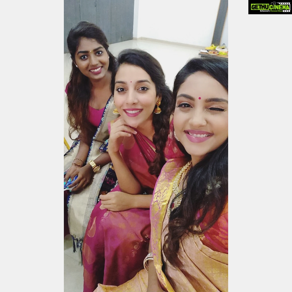 Smruthi Venkat Instagram - #mymains 💖 @sswethareddy @thasiliya 💖