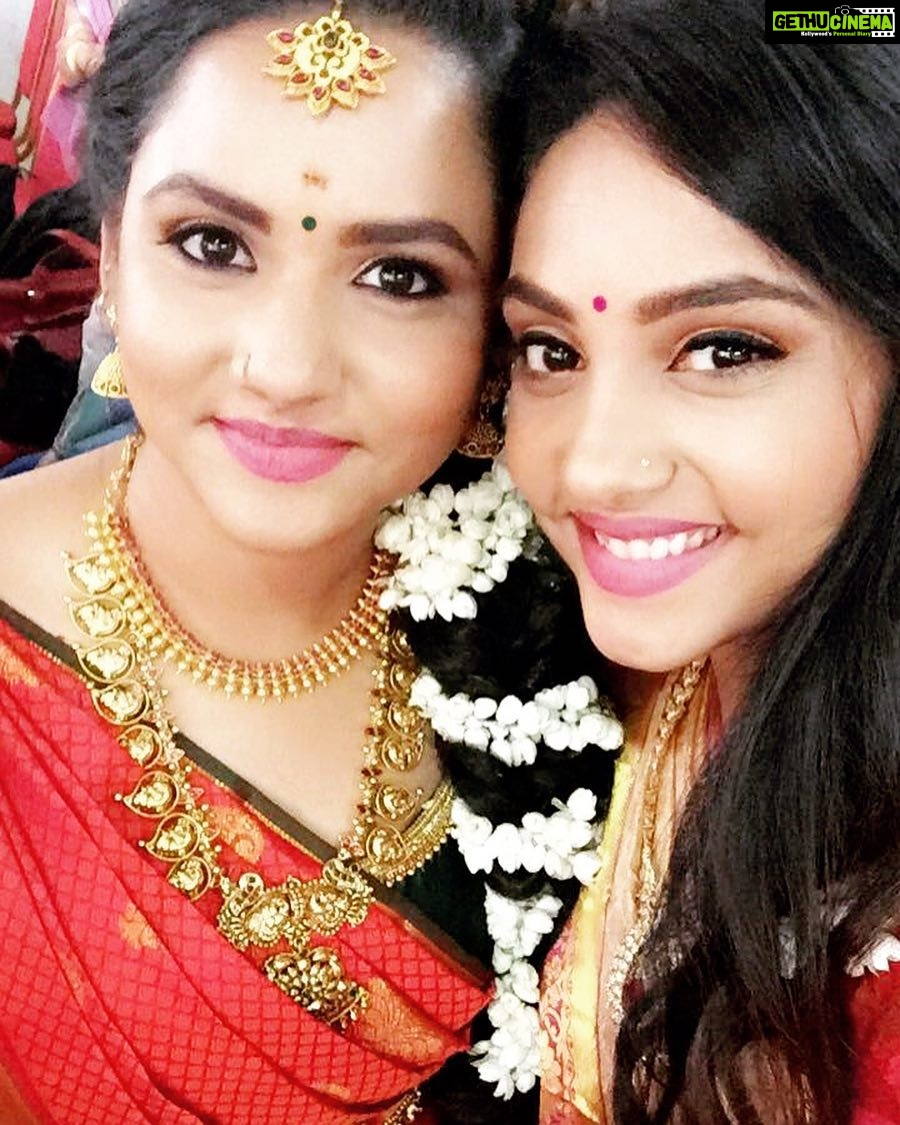 Smruthi Venkat Instagram - Meet the pretty lady ❤️ sister love💖 @sowmyavenkat88