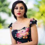 Smruthi Venkat Instagram - Stop and stare ⚡️