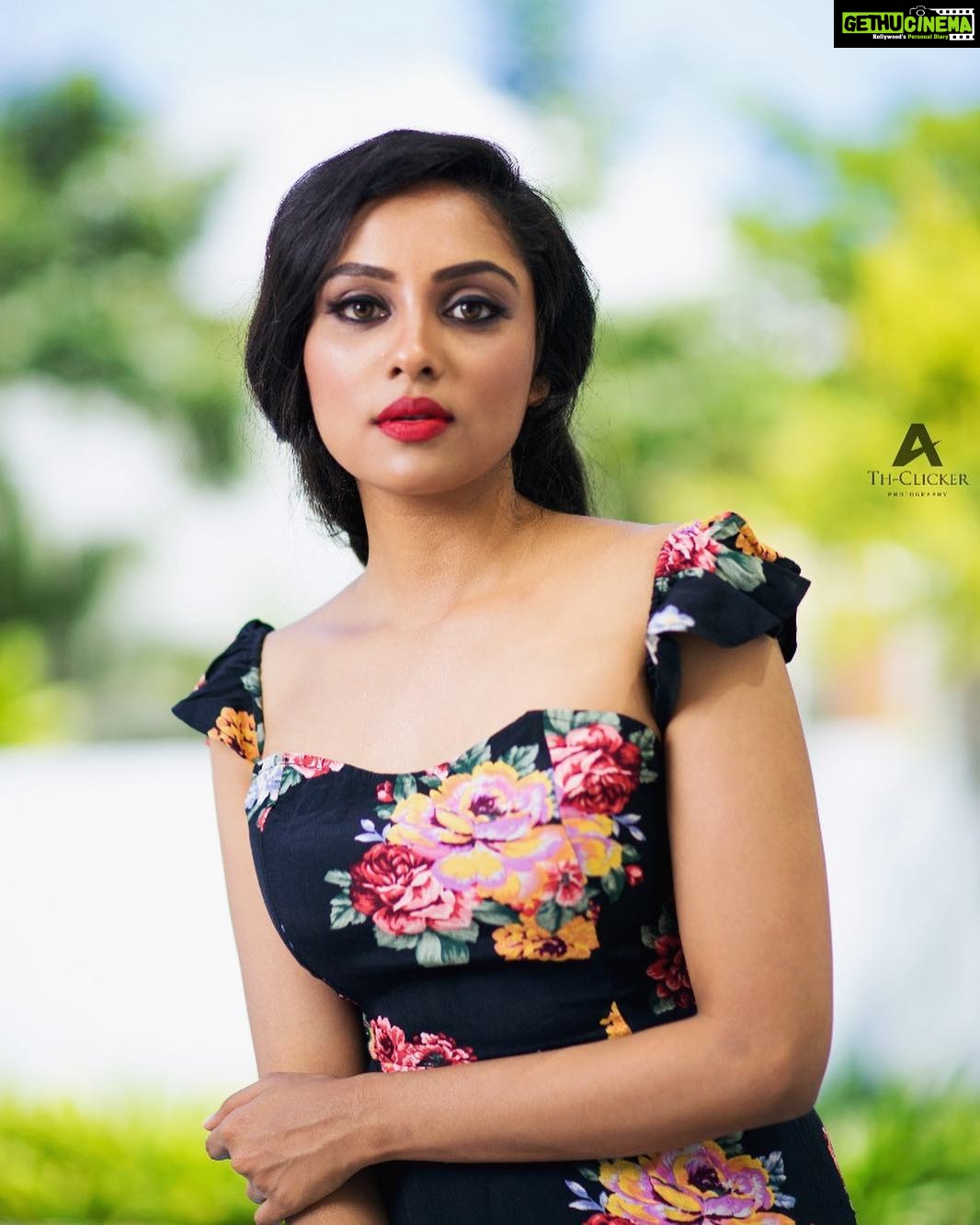 Smruthi Venkat Instagram - Stop and stare ⚡️