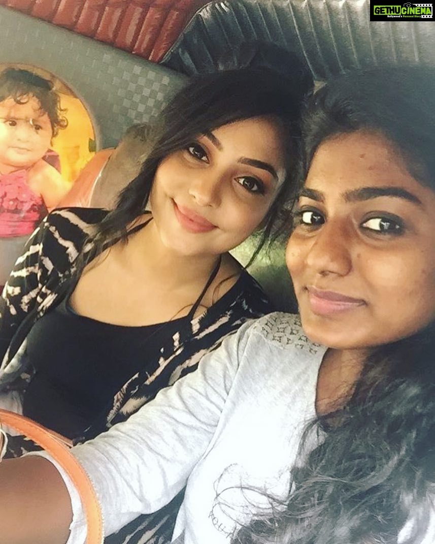Smruthi Venkat Instagram - happieee happiee bday to one of the strongest woman I know❤️ wish you all success darling💚 fly high nothing can bring you down ✨ loads of love💛 Ps I hope I get to see you more often this year 😋 @thasiliya 💙