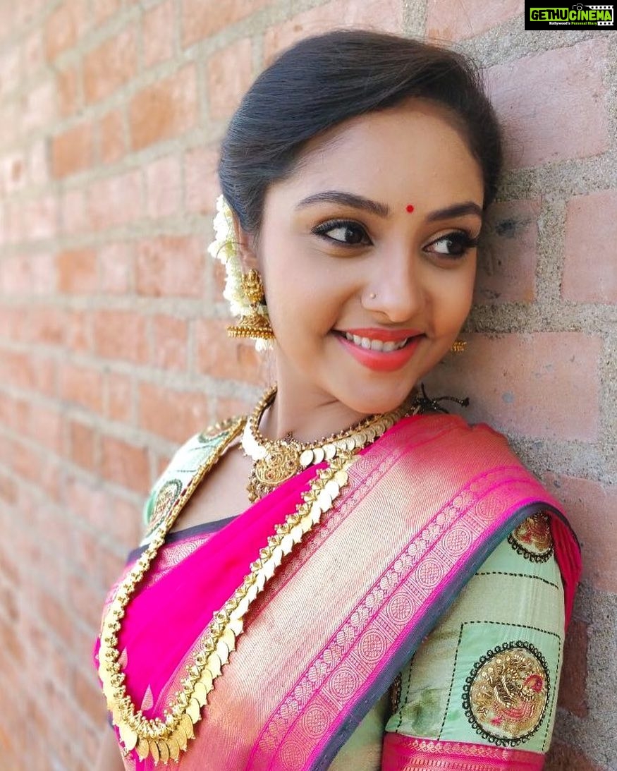 Smruthi Venkat Instagram - #saree#tamilponnu#traditions#shoot#workmode#inbetweenshots✨ styling & pc the most talented @archana_aarthi ❤️