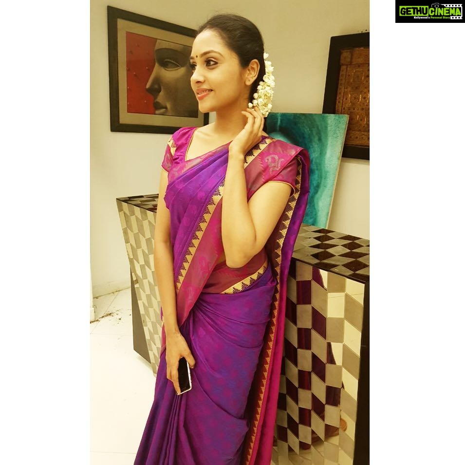 Smruthi Venkat Instagram - Sareeandmalli💜