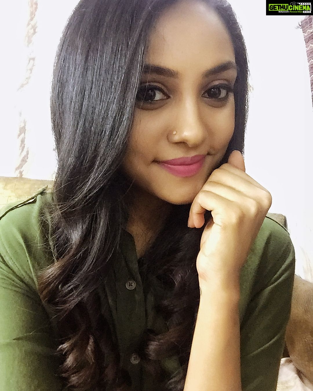 Smruthi Venkat Instagram - #greenroomselfie ✨