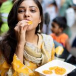 Smruthi Venkat Instagram - Love for jalebi ✨💛 Pc @mithunksairam