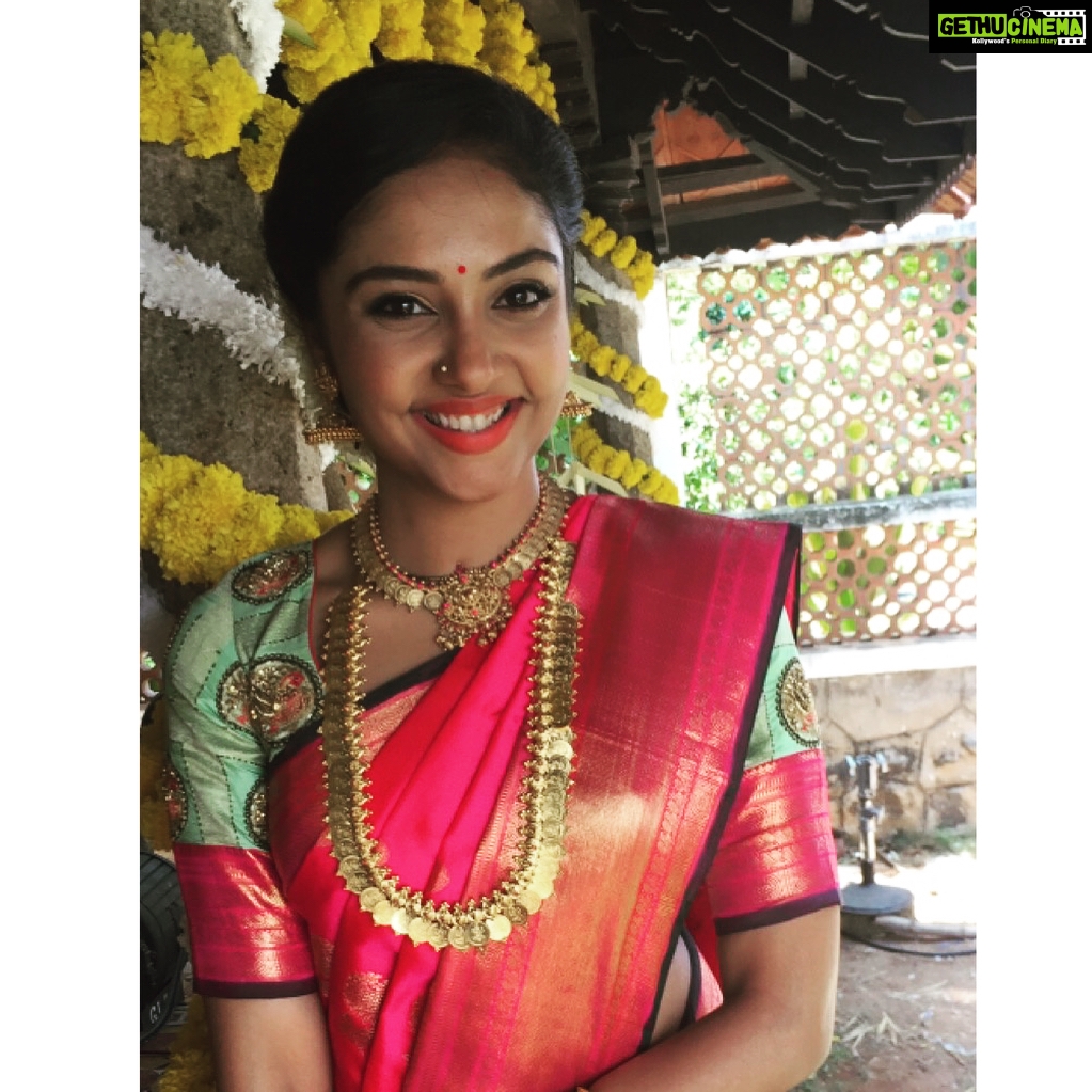Smruthi Venkat Instagram - #saree#jimiki#traditional#tamilponnu#bridal#workmode#shootingday 💖 Styling @archana_aarthi 💖 @jaiu_263 💖 Jewellery @bcos_its_silver 💖