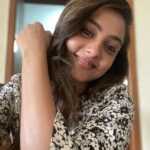 Smruthi Venkat Instagram - Negative, yea that’s the word I’ve been longing to hear! The first month of the year was a roller coaster ride with me testing positive and being locked up in isolation. Would have gone crazy, if not for my family and friends constantly checking up on me. For all those who missed the monkey me, I’m back! And yeah, to all my chellakutties, please stay safe and mask up! 😷 #PostCovid #RecoverySmile 😊