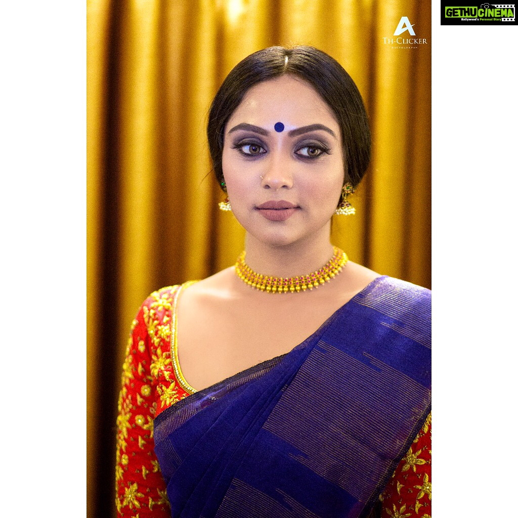 Smruthi Venkat Instagram - Elegance never goes out of style ✨ Pc @ashwinthclicker H&M @reenapaiva Wardrobe @laya_thesareestore