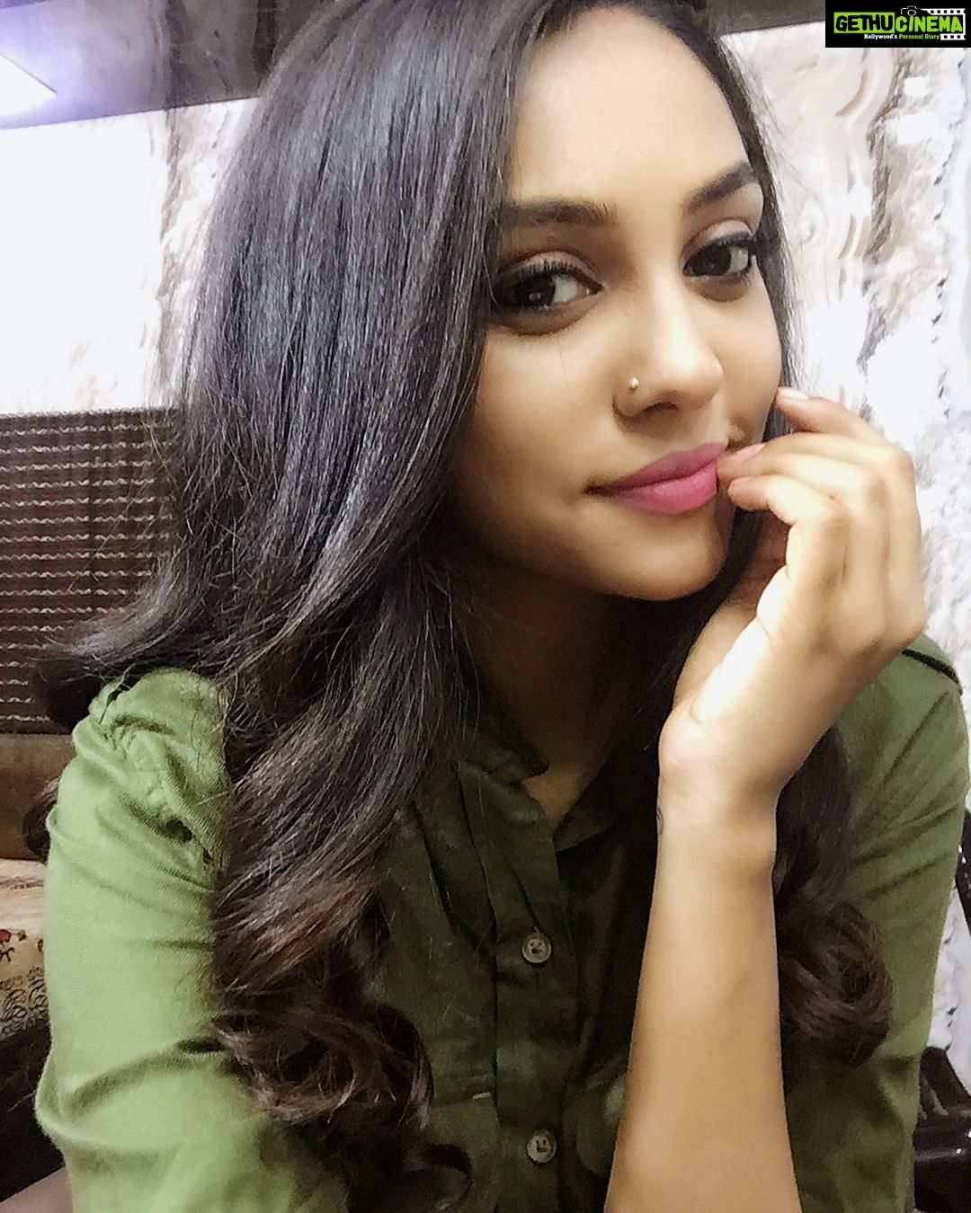 Smruthi Venkat Instagram - #greenroomselfie ✨