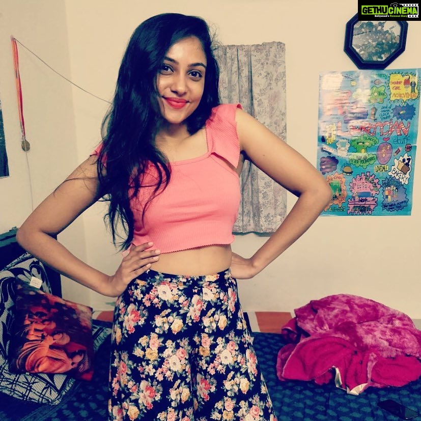 Smruthi Venkat Instagram - #floralpants 💖